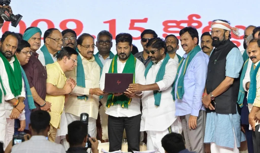 Festive fervour marks Rythu Ashirvada Sabha, Revanth Reddy strikes an emotional