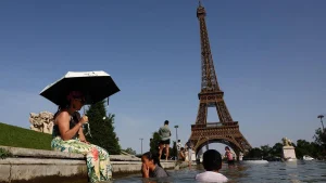 France advances bill to ban social media for under-15s