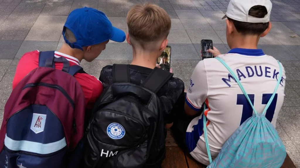 How can parents safely support children's phone usage?