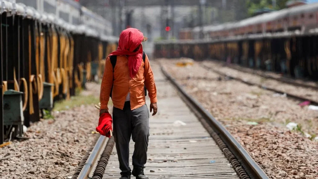 Extreme heat puts South Asia's jobs and growth at risk: World Bank