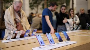 Majority smartphone buyers (82%) revealed that they are looking for AI-enabled phones that can help them