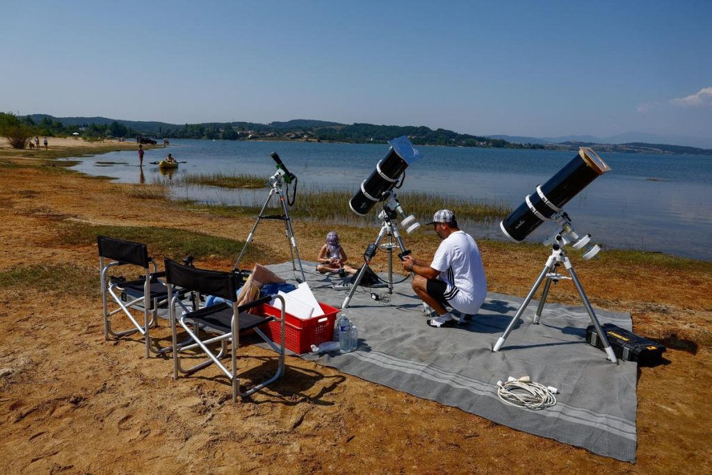Team led by RRI scientists predicts 'petal-like' structures in Sun's corona during eclipse