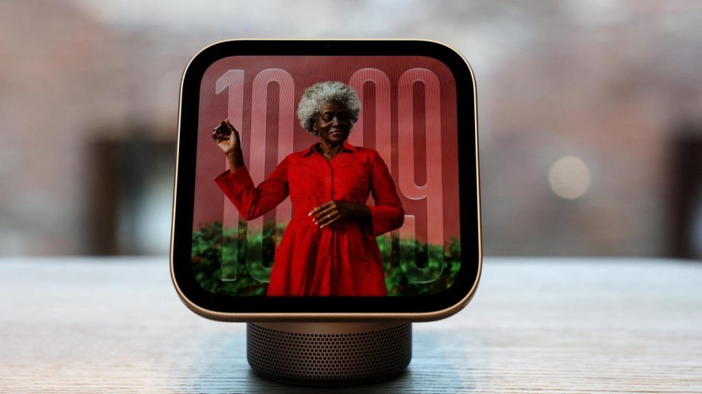 Apple on Tuesday unveiled HomeView, a voice-driven smart display built around its revamped Siri