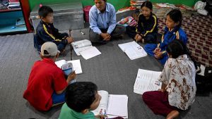 Temperamental traits and adverse experiences during childhood may together offer clues
